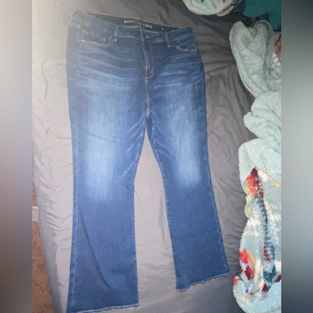 Brand new American Eagle woman’s size 20 regular kick boot jeans.